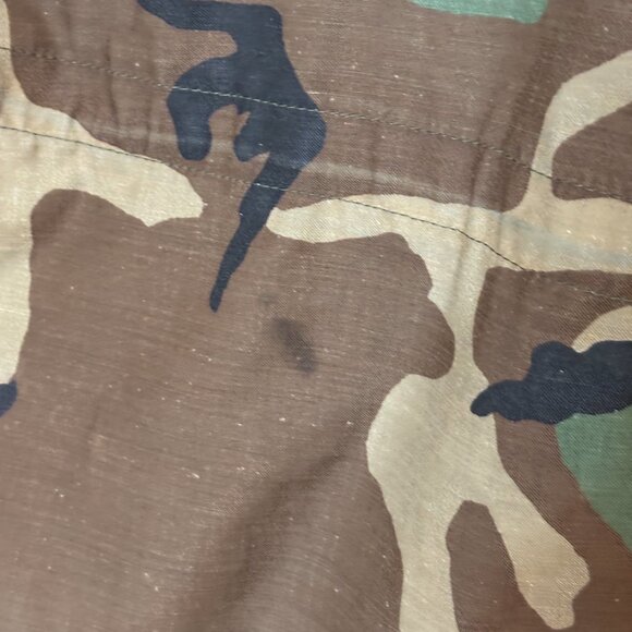 U.S. Army M-65 Cold Weather Field Coat & Hood w/ Woodland Camo Pattern (Large) - Picture 9 of 16